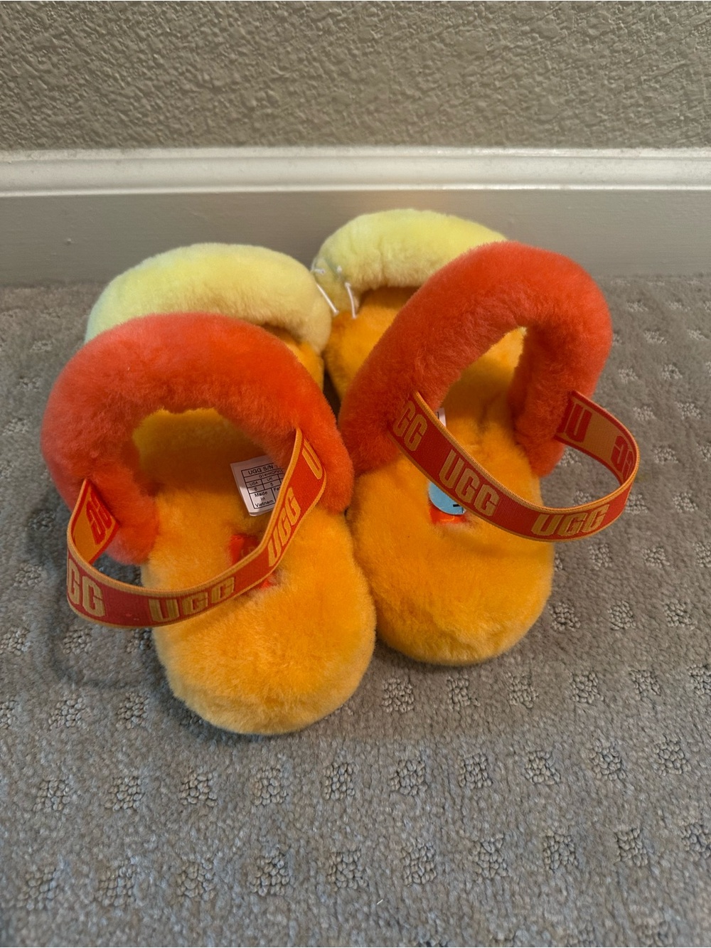 UGG women Multicolor Fluff Slide - Orange & Yellow